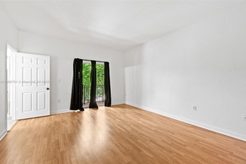 Townhouse in Miami, Florida 2 bedrooms, 134.8 sq.m. № 1920035 - photo 16
