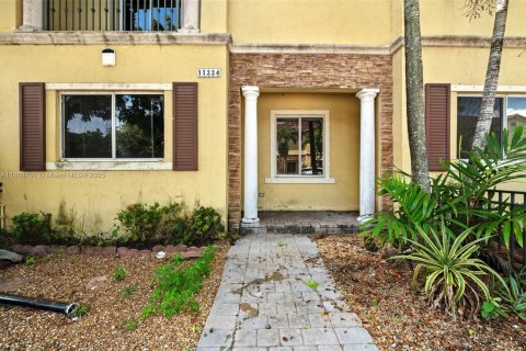 Townhouse in Miami, Florida 2 bedrooms, 134.8 sq.m. № 1920035 - photo 25