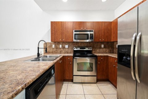 Townhouse in Miami, Florida 2 bedrooms, 134.8 sq.m. № 1920035 - photo 6