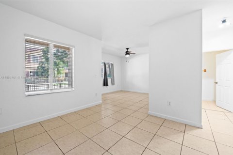 Townhouse in Miami, Florida 2 bedrooms, 134.8 sq.m. № 1920035 - photo 8