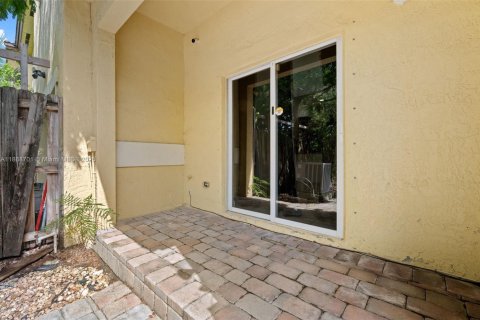 Townhouse in Miami, Florida 2 bedrooms, 134.8 sq.m. № 1920035 - photo 24