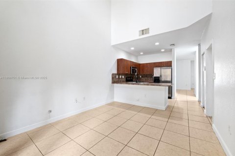 Townhouse in Miami, Florida 2 bedrooms, 134.8 sq.m. № 1920035 - photo 13