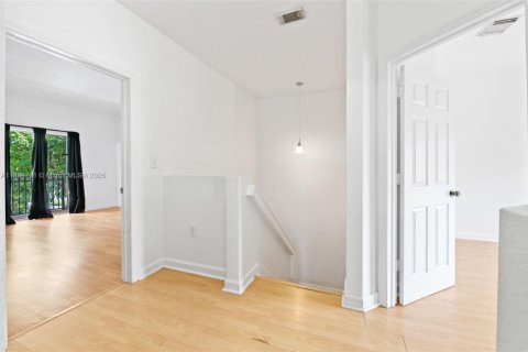 Townhouse in Miami, Florida 2 bedrooms, 134.8 sq.m. № 1920035 - photo 15
