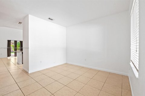 Townhouse in Miami, Florida 2 bedrooms, 134.8 sq.m. № 1920035 - photo 3