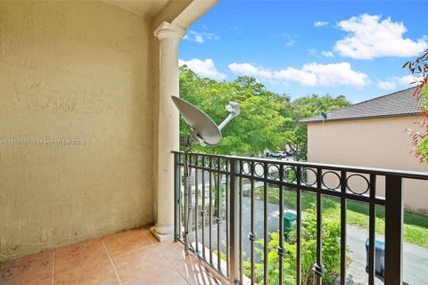 Townhouse in Miami, Florida 2 bedrooms, 134.8 sq.m. № 1920035 - photo 9