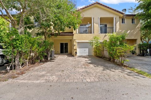Townhouse in Miami, Florida 2 bedrooms, 134.8 sq.m. № 1920035 - photo 2