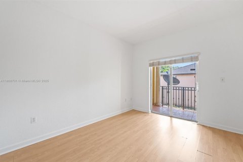 Townhouse in Miami, Florida 2 bedrooms, 134.8 sq.m. № 1920035 - photo 23