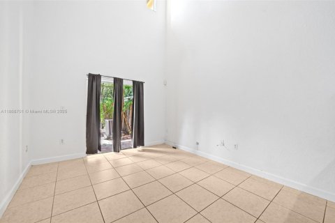 Townhouse in Miami, Florida 2 bedrooms, 134.8 sq.m. № 1920035 - photo 12