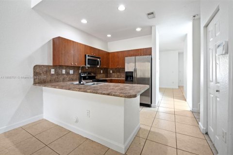 Townhouse in Miami, Florida 2 bedrooms, 134.8 sq.m. № 1920035 - photo 7