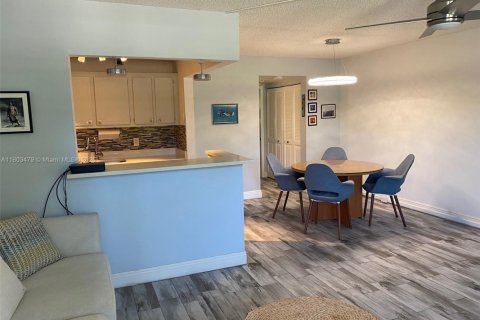 Купить кондоминиум в Дирфилд-Бич, Флорида 1 спальня, 65.03м2, № 1959425 - фото 9