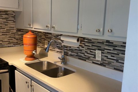 Купить кондоминиум в Дирфилд-Бич, Флорида 1 спальня, 65.03м2, № 1959425 - фото 15