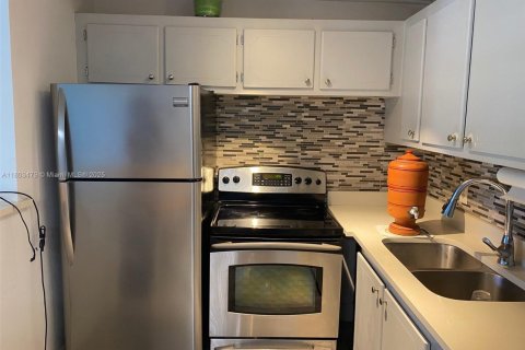 Купить кондоминиум в Дирфилд-Бич, Флорида 1 спальня, 65.03м2, № 1959425 - фото 14