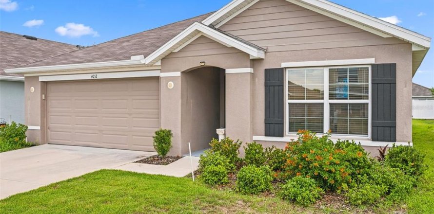 Casa en Spring Hill, Florida 3 dormitorios, 155.43 m2 № 2196593
