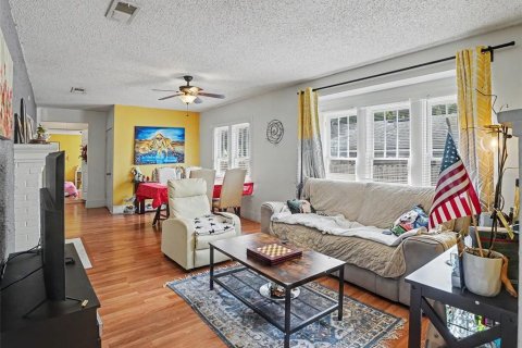 House in Orlando, Florida 2 bedrooms, 106.37 sq.m. № 2396275 - photo 5