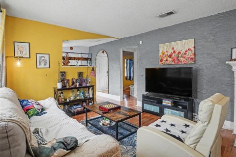 House in Orlando, Florida 2 bedrooms, 106.37 sq.m. № 2396275 - photo 7