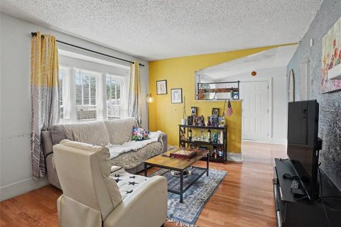 House in Orlando, Florida 2 bedrooms, 106.37 sq.m. № 2396275 - photo 6