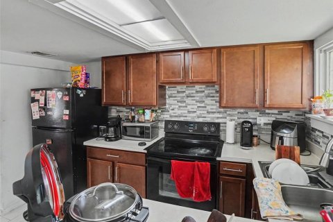 House in Orlando, Florida 2 bedrooms, 106.37 sq.m. № 2396275 - photo 11