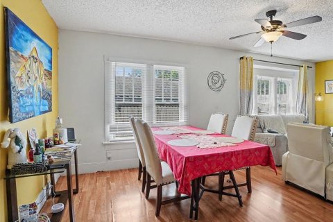 House in Orlando, Florida 2 bedrooms, 106.37 sq.m. № 2396275 - photo 8
