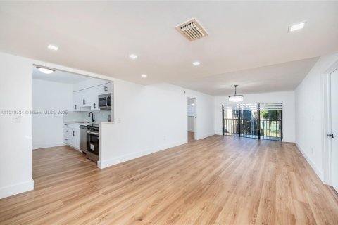 Купить кондоминиум в Майами, Флорида 2 спальни, 91.51м2, № 1975686 - фото 2