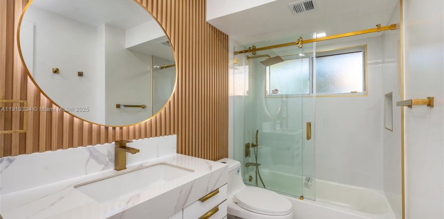 Кондоминиум с 2 спальнями в Майами, Флорида № 1975686