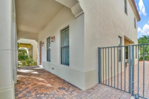 House in Cooper City, Florida 4 bedrooms, 193.61 sq.m. № 1942259 - photo 12