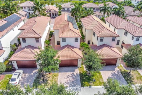 House in Cooper City, Florida 4 bedrooms, 193.61 sq.m. № 1942259 - photo 7