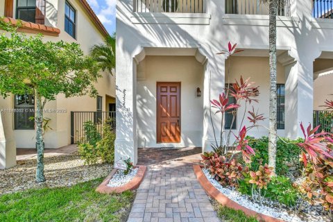 House in Cooper City, Florida 4 bedrooms, 193.61 sq.m. № 1942259 - photo 11