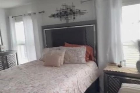 Купить виллу или дом в Хейнс-Сити, Флорида 8 комнат, 169.18м2, № 2345007 - фото 11