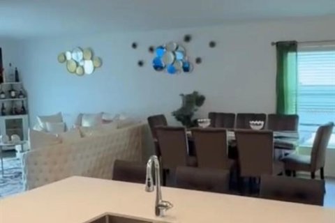 Купить виллу или дом в Хейнс-Сити, Флорида 8 комнат, 169.18м2, № 2345007 - фото 10