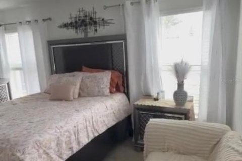 Купить виллу или дом в Хейнс-Сити, Флорида 8 комнат, 169.18м2, № 2345007 - фото 9