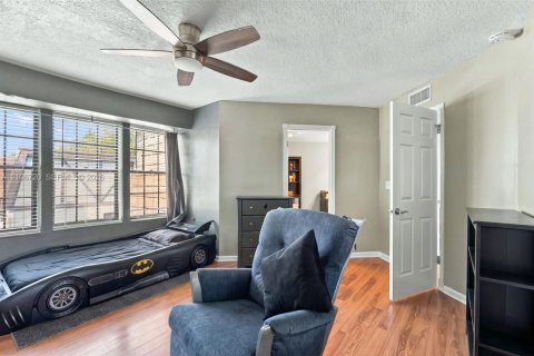 Townhouse in Royal Palm Beach, Florida 2 bedrooms, 136.57 sq.m. № 2428090 - photo 25