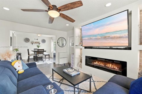 Townhouse in Royal Palm Beach, Florida 2 bedrooms, 136.57 sq.m. № 2428090 - photo 5