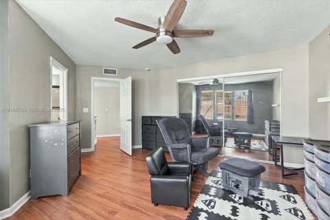 Townhouse in Royal Palm Beach, Florida 2 bedrooms, 136.57 sq.m. № 2428090 - photo 26
