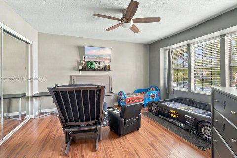 Townhouse in Royal Palm Beach, Florida 2 bedrooms, 136.57 sq.m. № 2428090 - photo 24