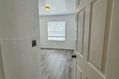 Touwnhouse à louer à Miramar, Floride: 4 chambres, 185.99 m2 № 2051073 - photo 7