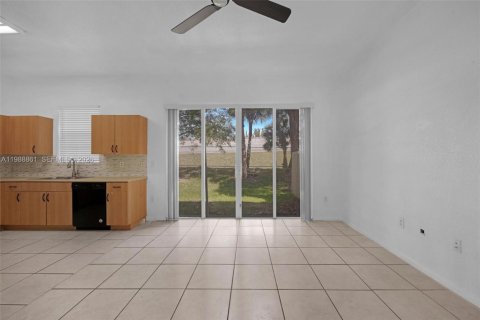 Touwnhouse à louer à Miramar, Floride: 4 chambres, 185.99 m2 № 2051073 - photo 25
