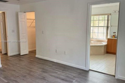 Touwnhouse à louer à Miramar, Floride: 4 chambres, 185.99 m2 № 2051073 - photo 8