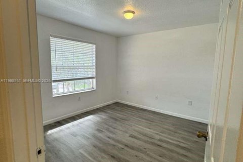 Touwnhouse à louer à Miramar, Floride: 4 chambres, 185.99 m2 № 2051073 - photo 14