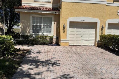 Touwnhouse à louer à Miramar, Floride: 4 chambres, 185.99 m2 № 2051073 - photo 2