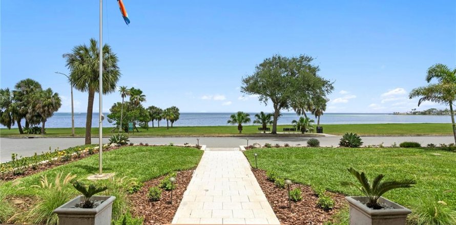 Villa ou maison à Saint Petersburg, Floride 5 chambres, 445 m2 № 2234580