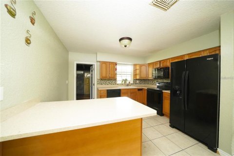 House in Winter Haven, Florida 3 bedrooms, 187.29 sq.m. № 2150163 - photo 3
