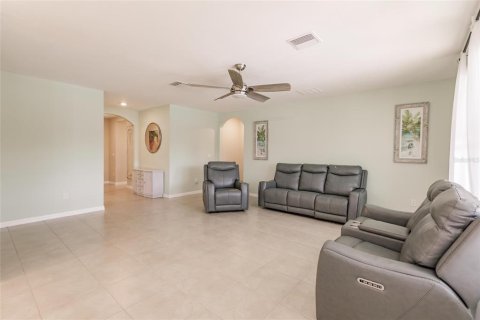 House in Punta Gorda, Florida 3 bedrooms, 185.8 sq.m. № 1326260 - photo 9