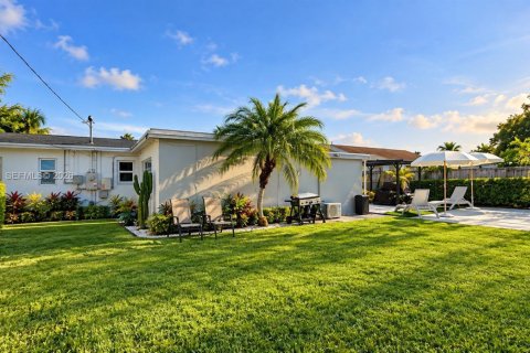 House in Cutler Bay, Florida 4 bedrooms, 133.13 sq.m. № 2399966 - photo 12