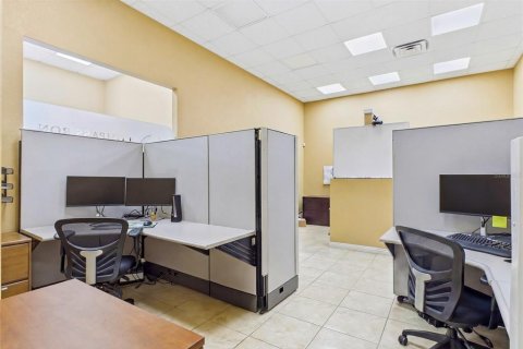 Купить коммерческую недвижимость в Кейп-Корал, Флорида 289.86м2, № 2217989 - фото 11