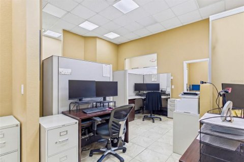 Купить коммерческую недвижимость в Кейп-Корал, Флорида 289.86м2, № 2217989 - фото 16