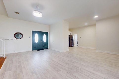 House in Miami, Florida 3 bedrooms, 129.32 sq.m. № 1882431 - photo 9