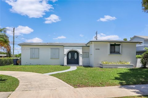 House in Miami, Florida 3 bedrooms, 129.32 sq.m. № 1882431 - photo 1