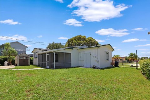 House in Miami, Florida 3 bedrooms, 129.32 sq.m. № 1882431 - photo 2