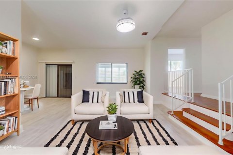 House in Miami, Florida 3 bedrooms, 129.32 sq.m. № 1882431 - photo 4