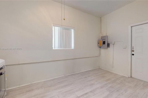 House in Miami, Florida 3 bedrooms, 129.32 sq.m. № 1882431 - photo 24